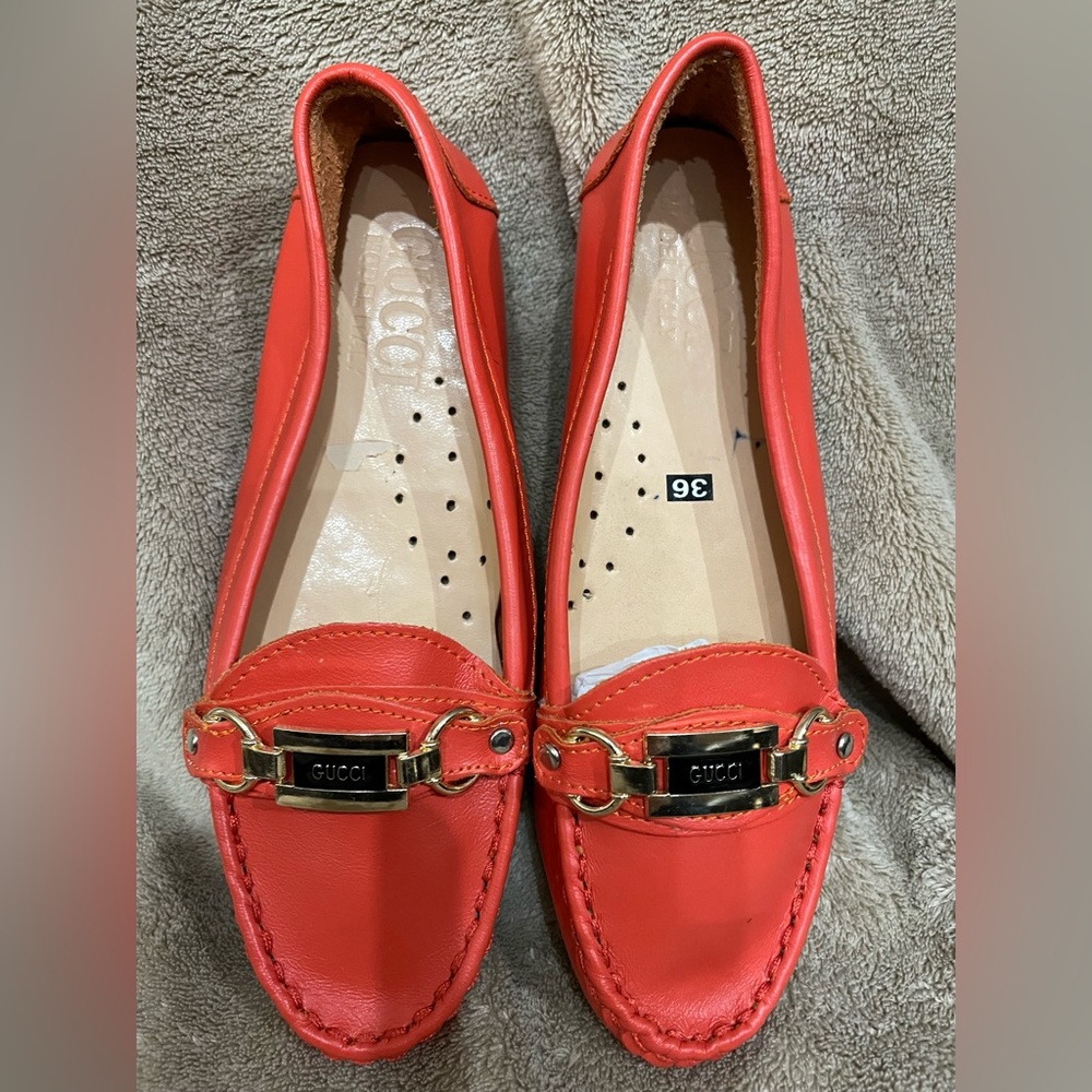 Gucci Leather Loafers size 6